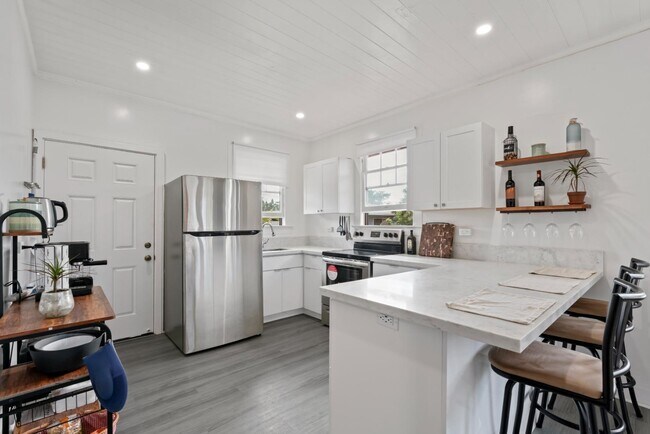 Building Photo - 84-973 Hana St