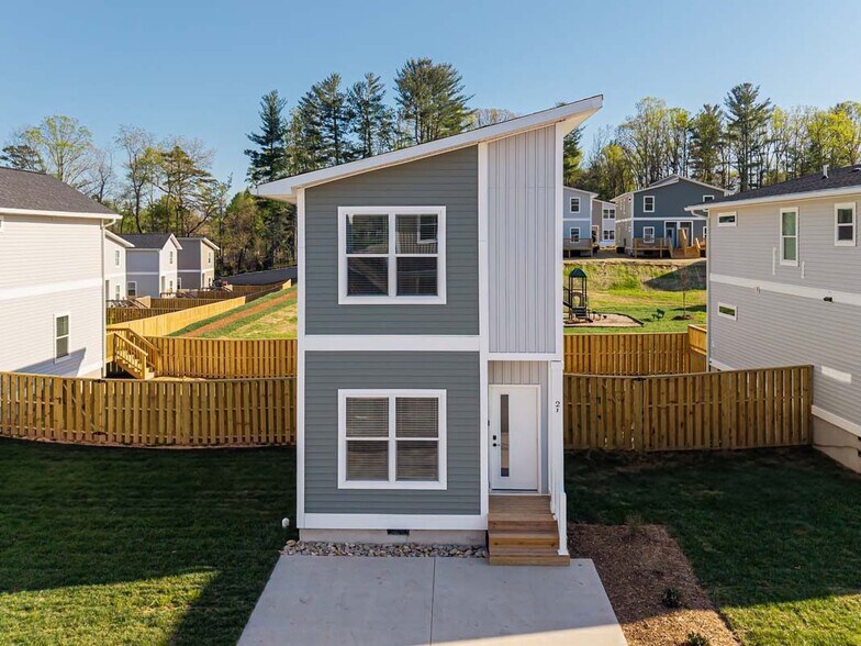 Building Photo - Belle Meadow