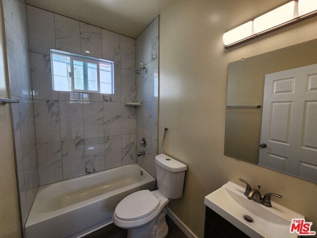 Building Photo - 1535 W 80th St