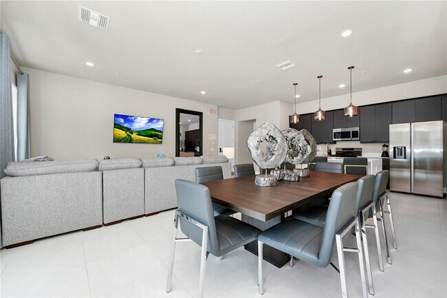 Building Photo - 7740 Sandy Ridge Dr