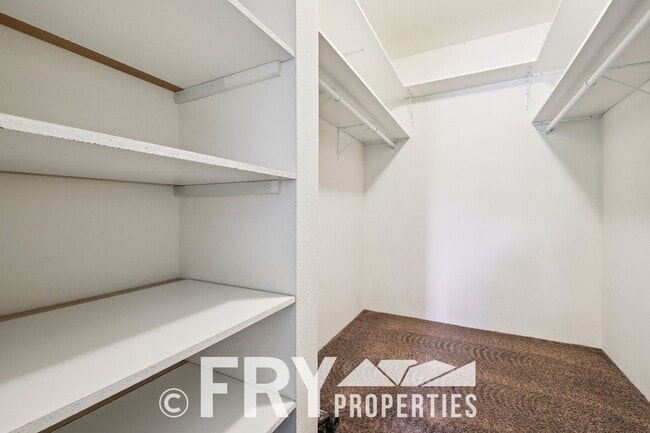 Building Photo - Great Condo In Windsor Community