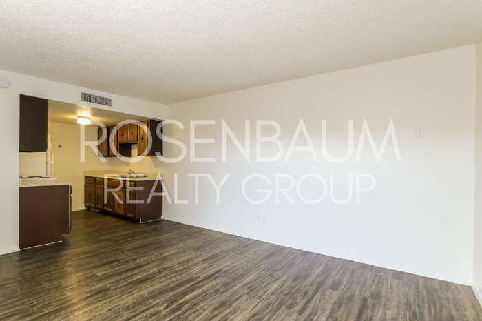 Building Photo - 2625 N Alvernon Way