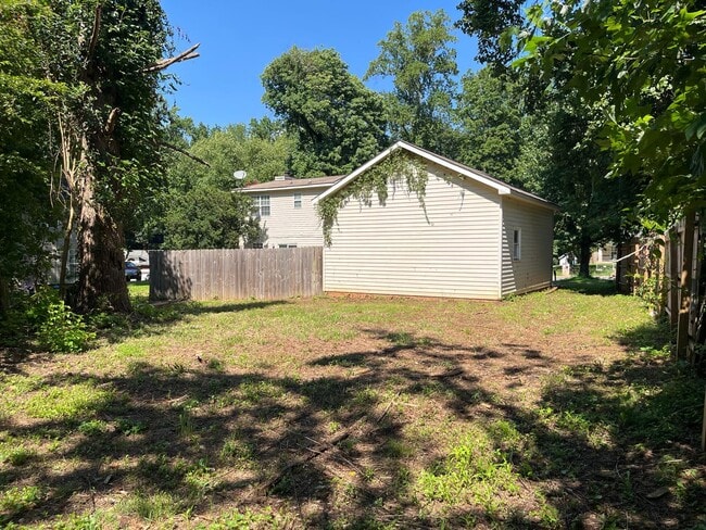Building Photo - Updated 3 Bed + Loft with Large Garage in ...