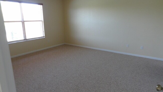Building Photo - 5404 Sunseeker Blvd