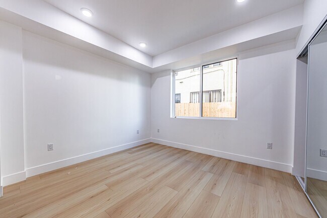 Building Photo - 1658 S. Hayworth