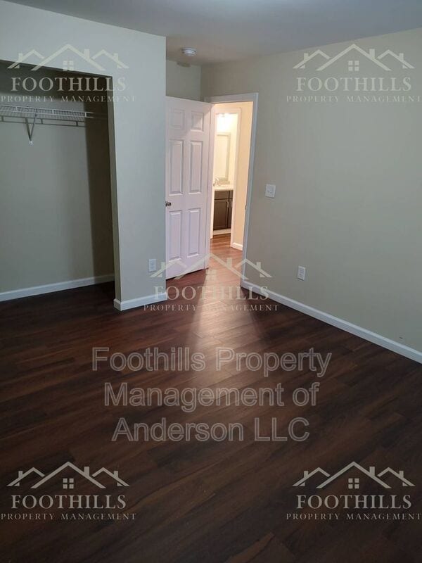 Building Photo - 110 Townsley Ct