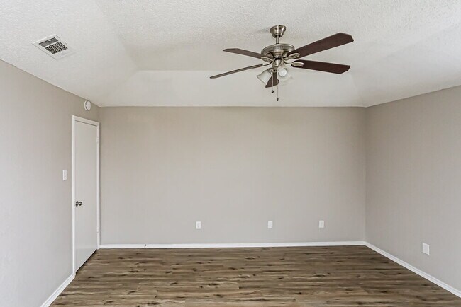 Building Photo - 2618 San Saba St