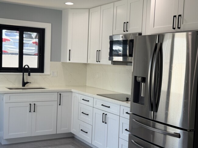 Building Photo - 4030 Hoku Ave