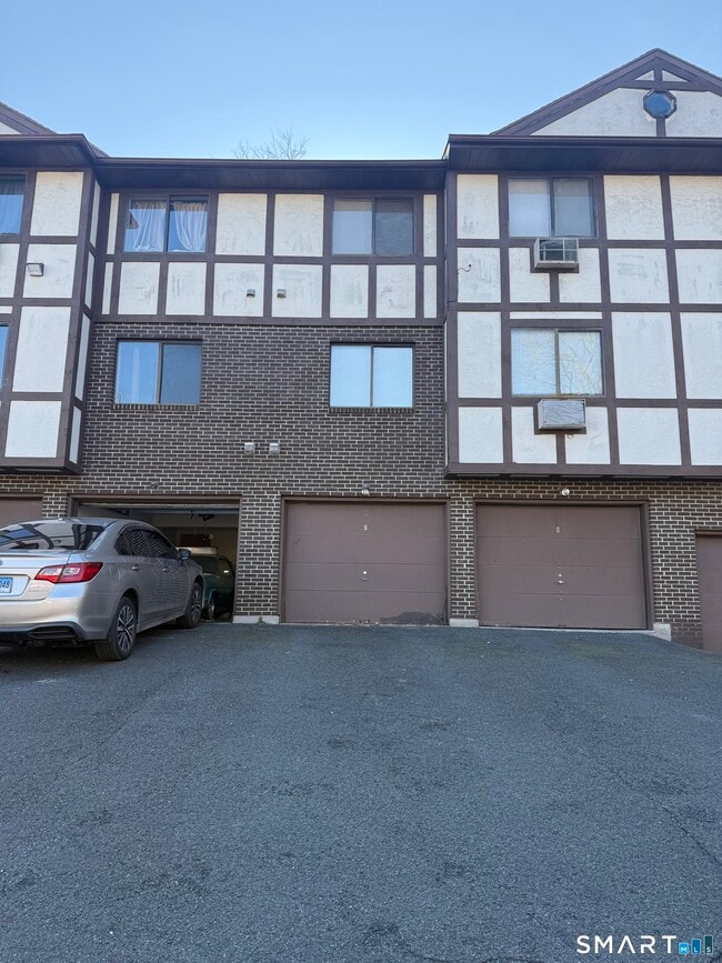 Building Photo - 264 Scott Rd