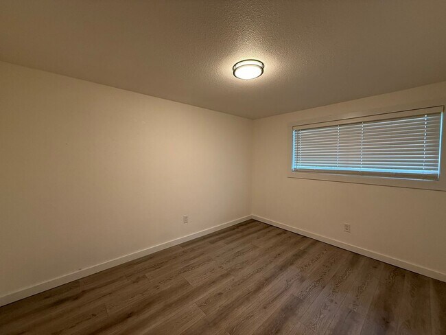 Building Photo - Weber - Seaside