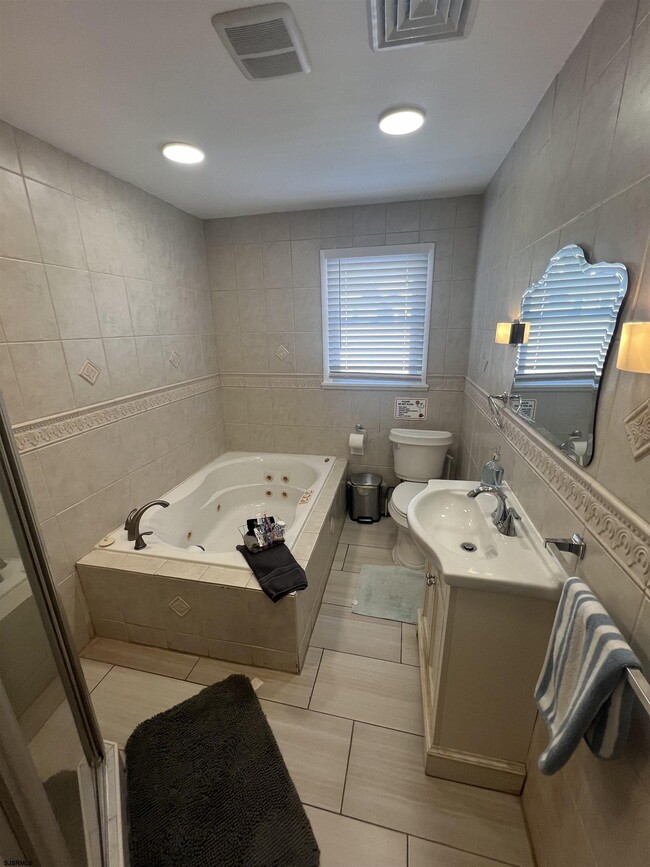 Building Photo - 239 N Derby Ave