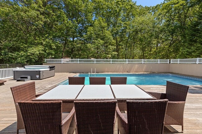 Building Photo - 60 Quogue Riverhead Rd