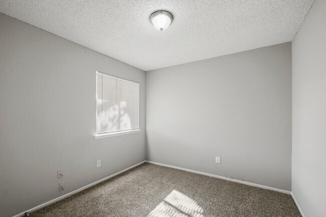 Building Photo - 13702 Tanvern Ct
