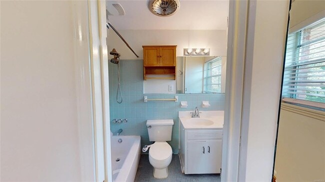 Building Photo - 355 Mont Vista Dr