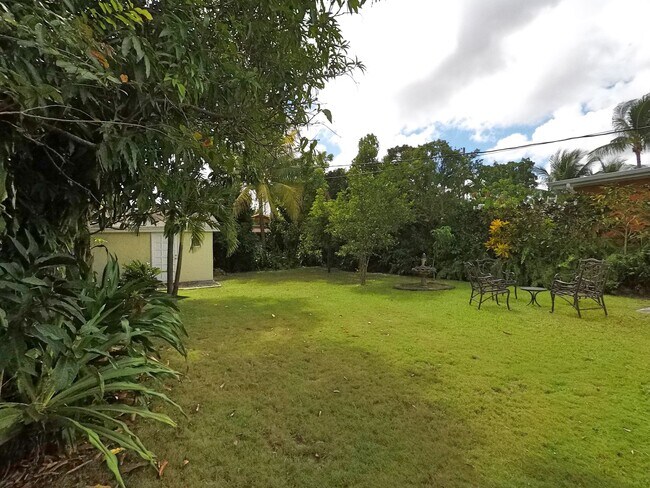 Building Photo - 2932 SW 12th St