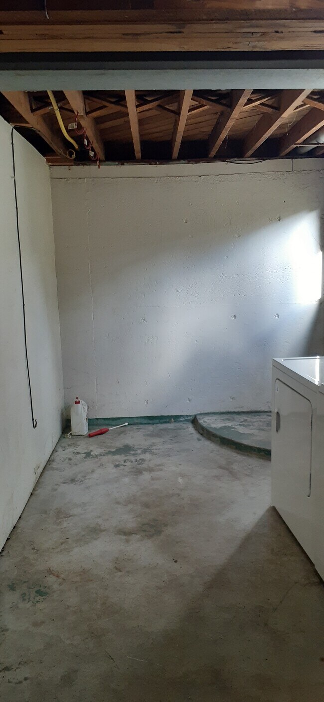 Building Photo - 5708 40th Ave NE