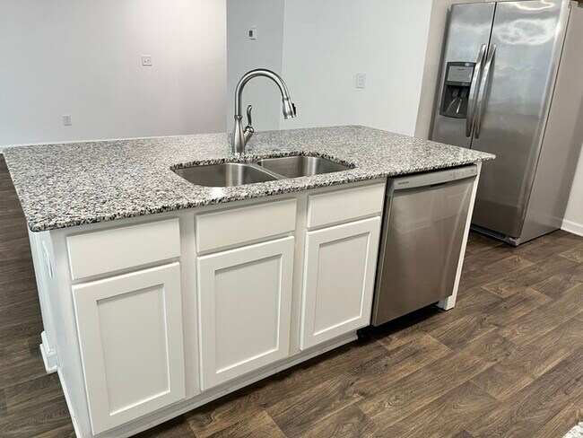Building Photo - 315 Liliana Dr