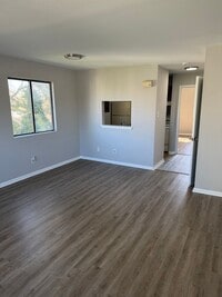 Building Photo - Newly renovated 1 Bedroom Apartment ready for move in!