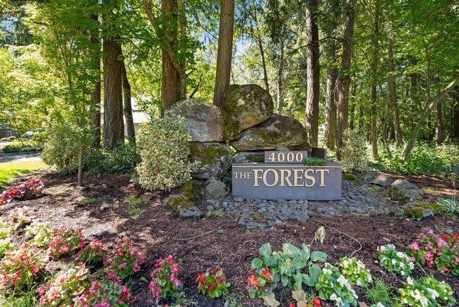 Building Photo - Stylish Lake Oswego 1 Bedroom Condo with L...