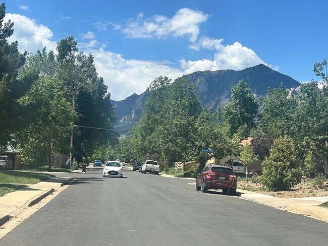 Building Photo - Spacious 4 Bed Home in South Boulder Near CU & Trails