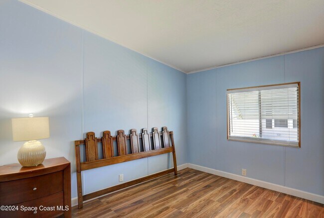 Building Photo - 561 Dolphin Cir