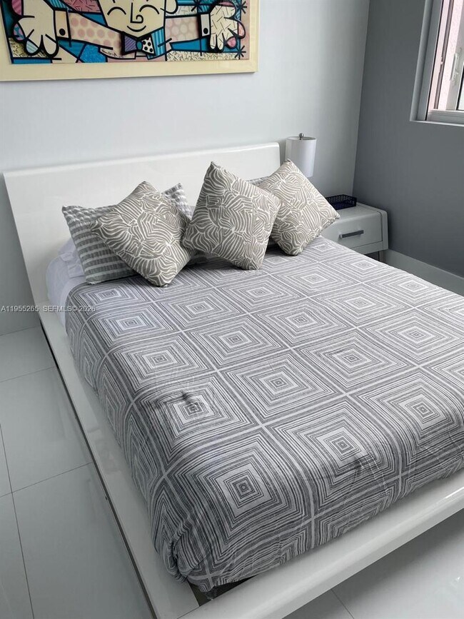 Building Photo - 253 NE 2nd St