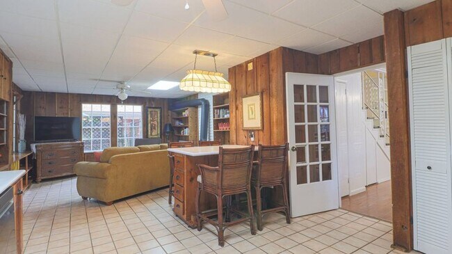 Building Photo - 4 bedroom Home 3 blocks from Gulf of America