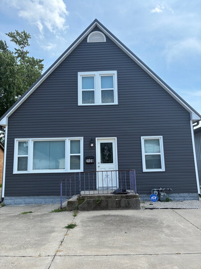 Building Photo - 2128 N Grand Ave E