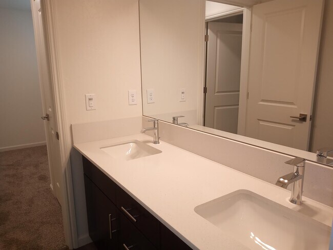 Building Photo - 1945 Kelly Ln