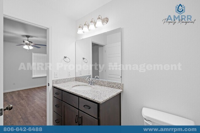 Building Photo - New 3 Bedroom Townhome In Duenweg!