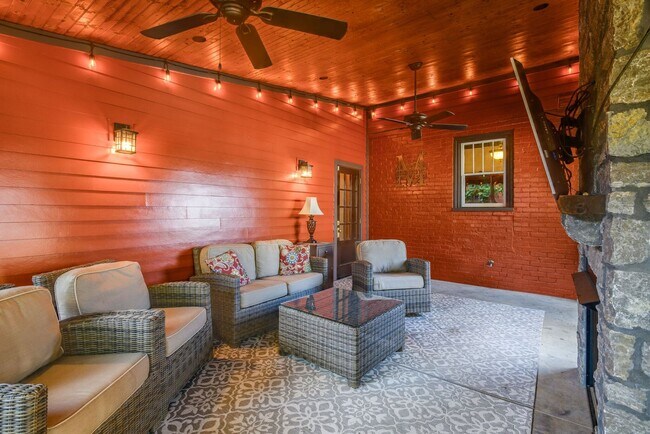 Building Photo - Renovated Historic 4 Bedroom Home w/ Two Car Garage in East Nashville