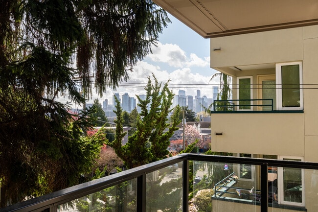 Building Photo - 569 Lee St