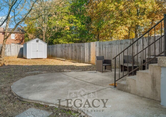 Building Photo - 748 Lake Terrace Dr