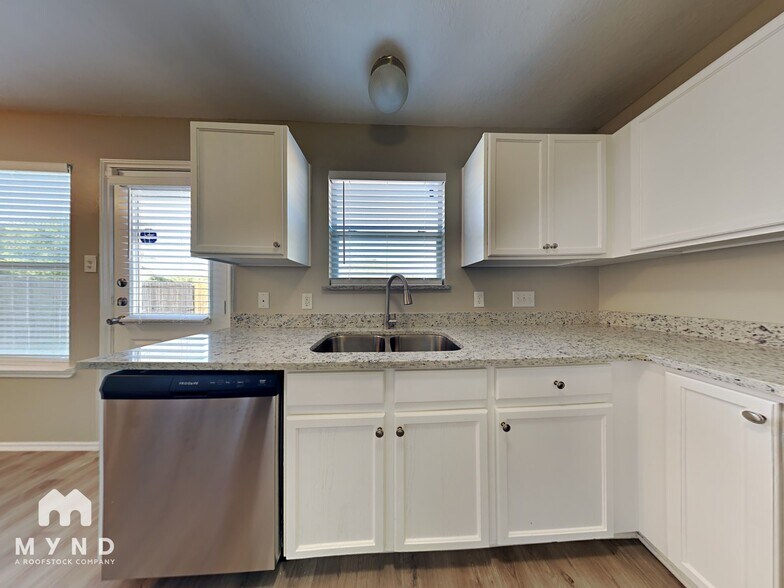 Building Photo - 9027 Farm Ridge Ln