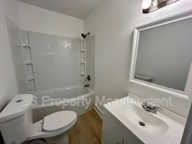 Building Photo - 2960 N Park Ave