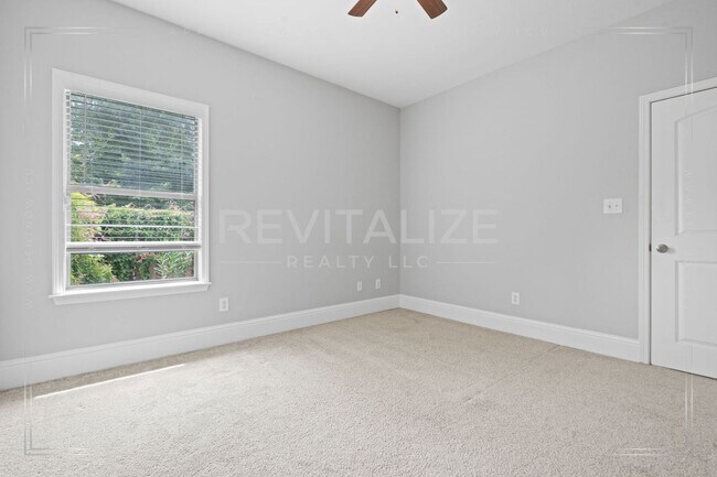 Building Photo - 11070 Courtland Ct