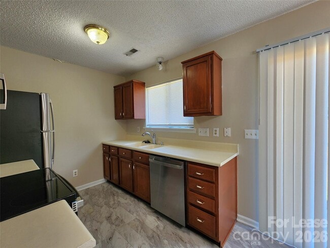 Building Photo - 6227 Mayridge Dr