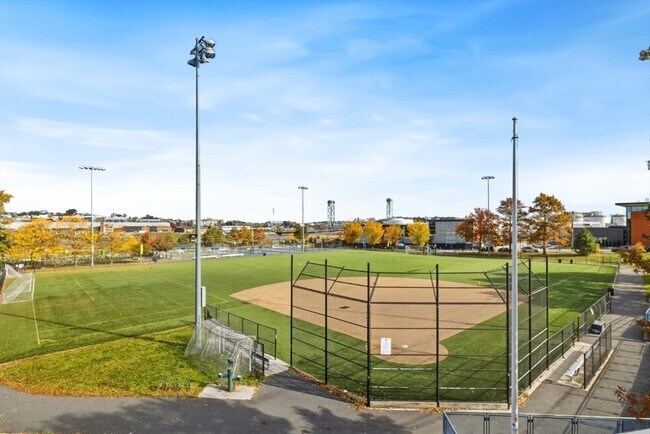 Building Photo - 171 Brooks St