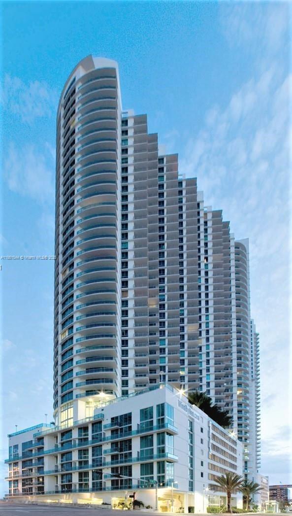 Building Photo - 350 S Miami Ave