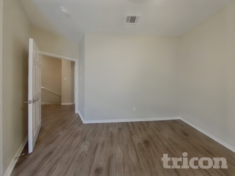 Building Photo - 6356 Ferncreek Ln