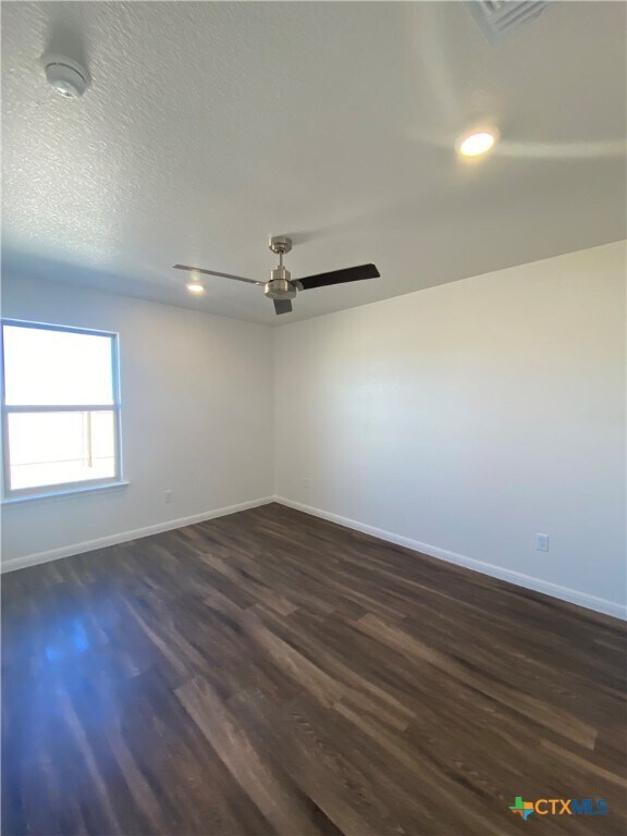Building Photo - 5813 Betty Lou Dr