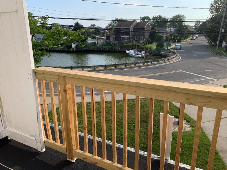 Building Photo - 4 Bay Front Dr