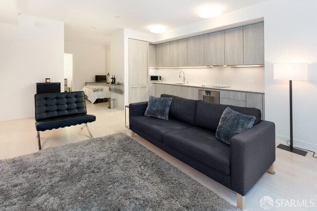 Building Photo - 318 Main St