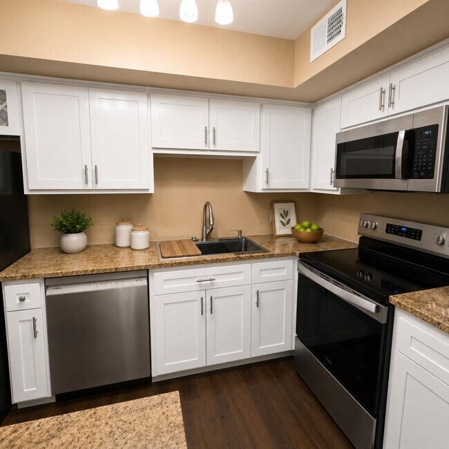 Building Photo - 2314 Bamboo Dr