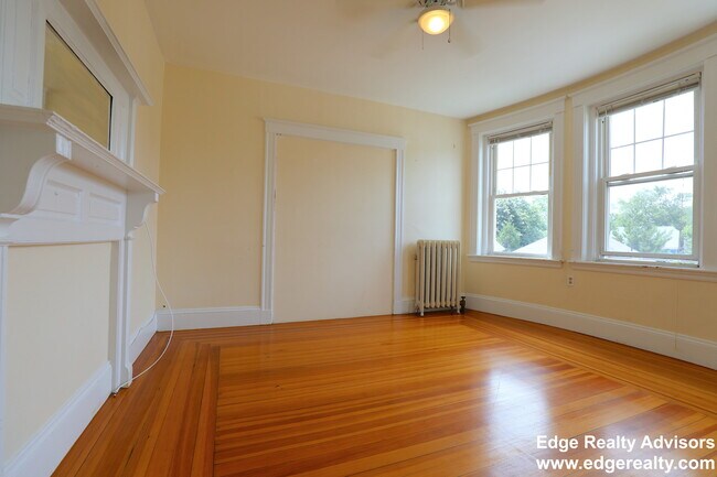 Building Photo - 55 Royal St