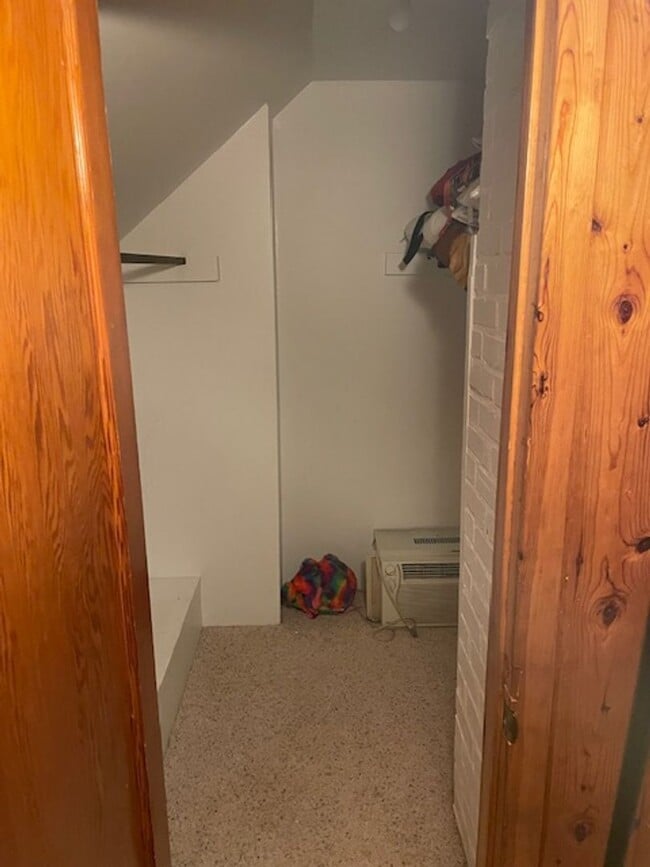 Building Photo - 2 Bedroom, 1 Bath Single Family Home with ...