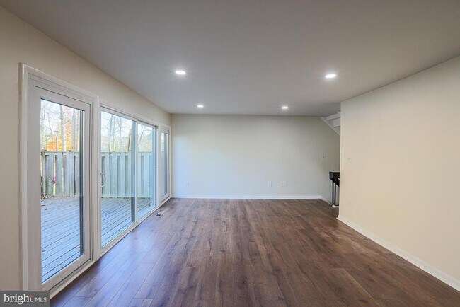 Building Photo - 6331 Red Cedar Pl