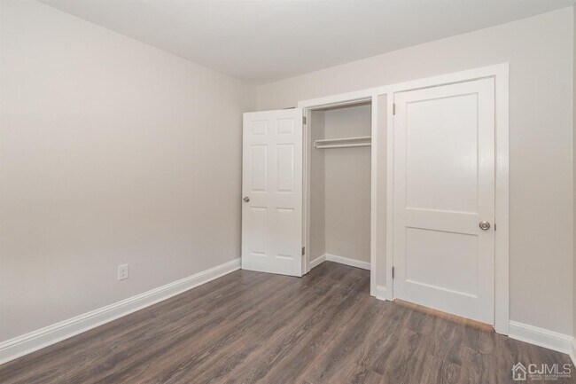 Building Photo - 209 Runyon Ave