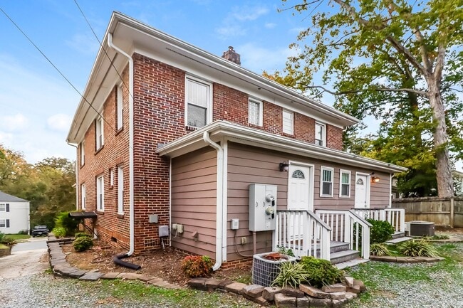 Building Photo - Beautiful Two Story Duplex in Historic Dilworth!