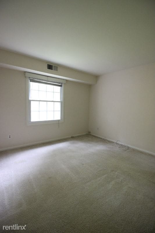 Building Photo - 5907 Noblestown Rd